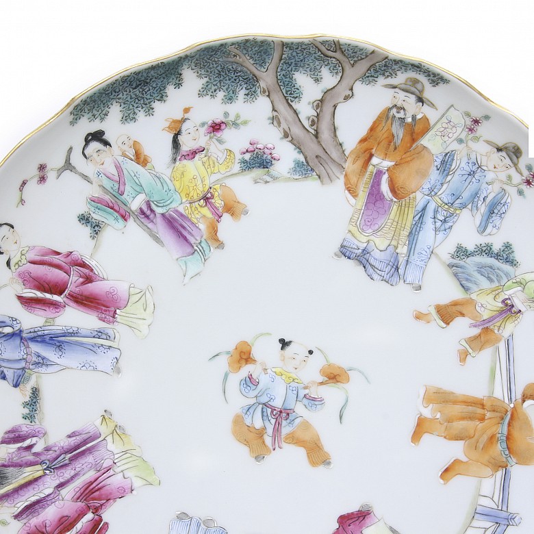 Pink family porcelain plate, with Daoguang seal.