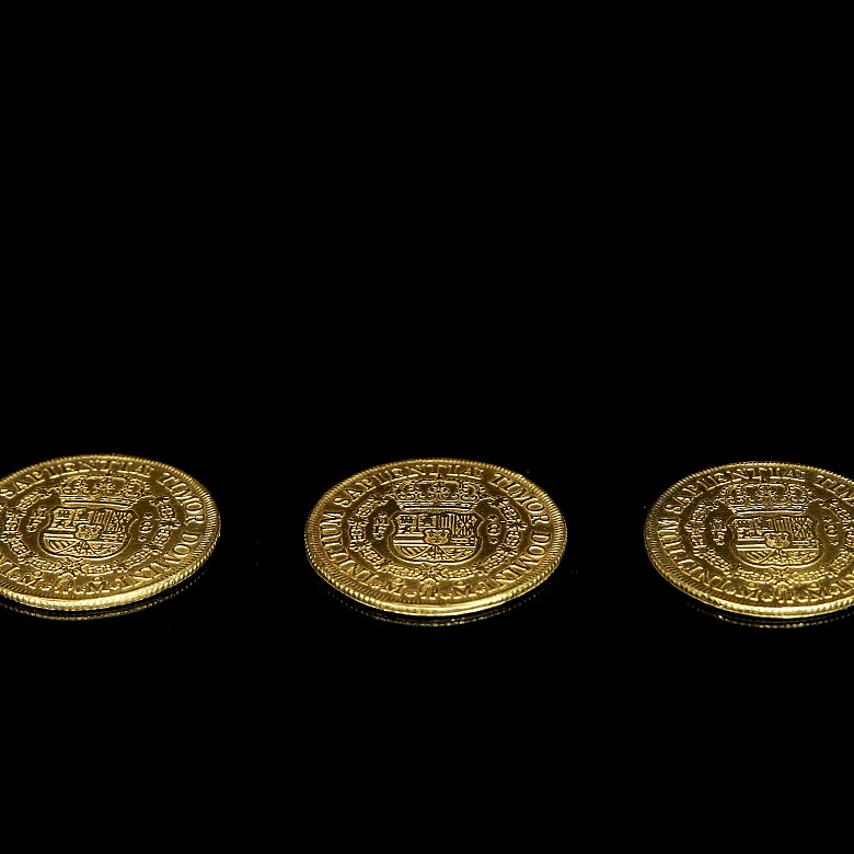 Three gold coins ‘FELIPE V’, Mexico 18th century