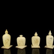 Four small ivory snuff bottles, early 20th century