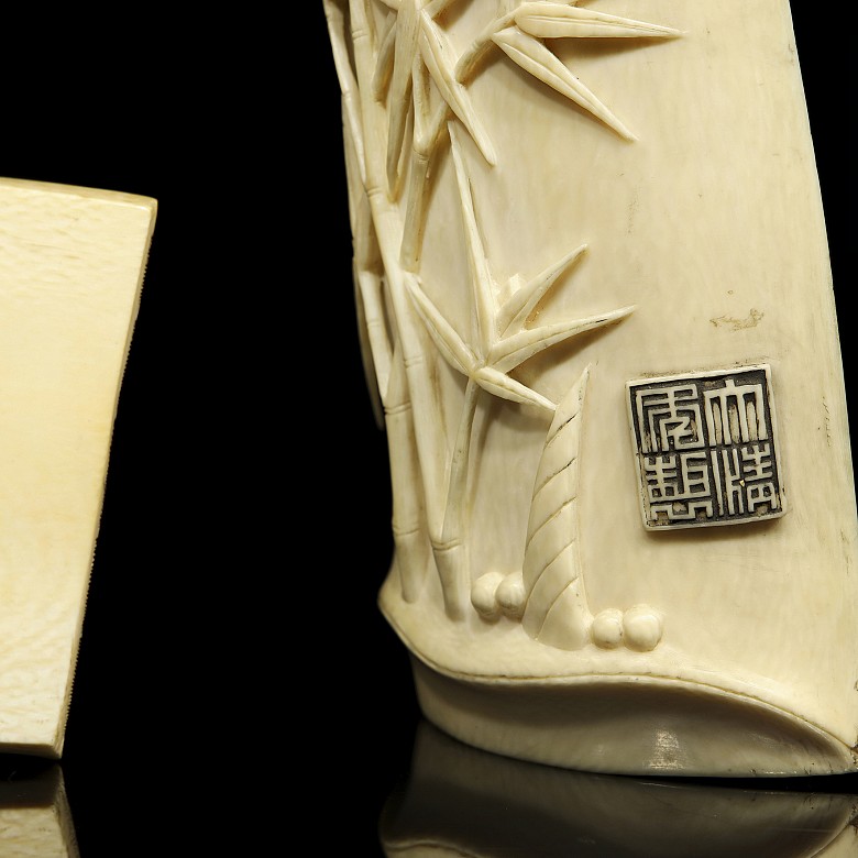 Two ivory carvings, early 20th century