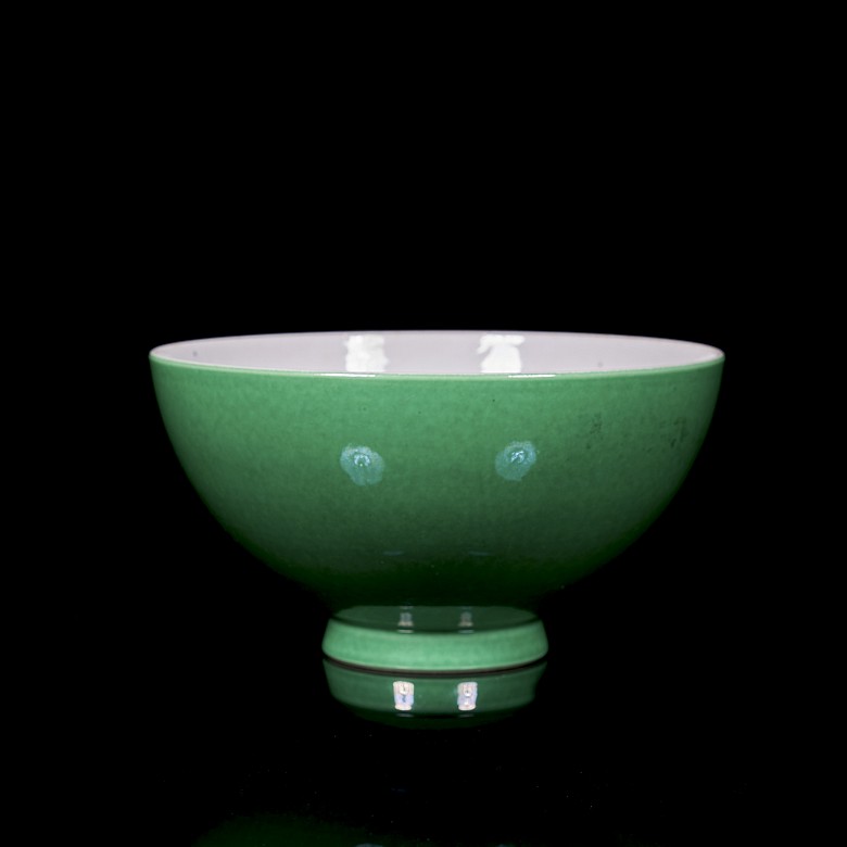 Small green glazed porcelain cup, Qing dynasty