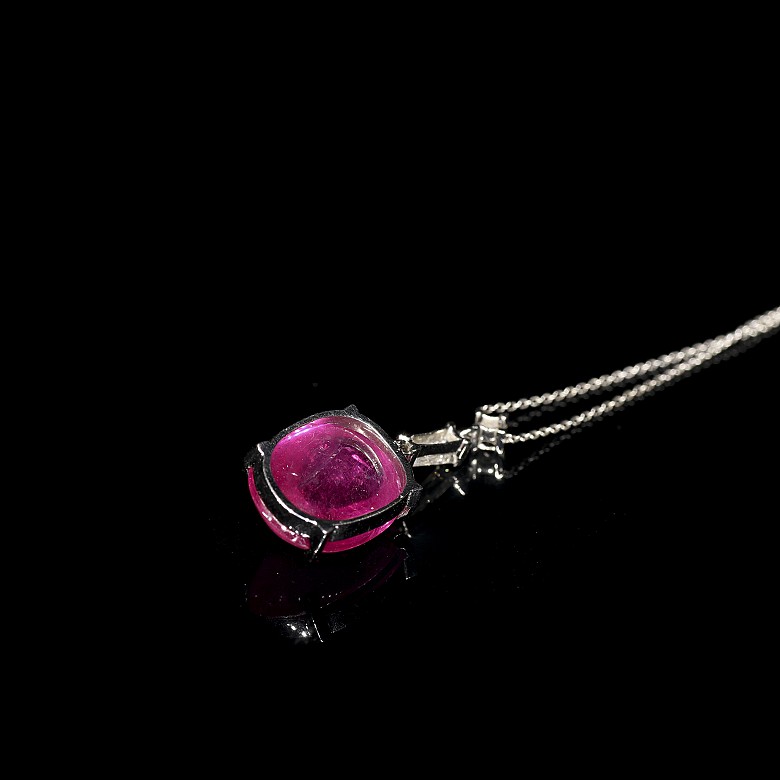 White gold pendant with ruby cabochon and diamonds