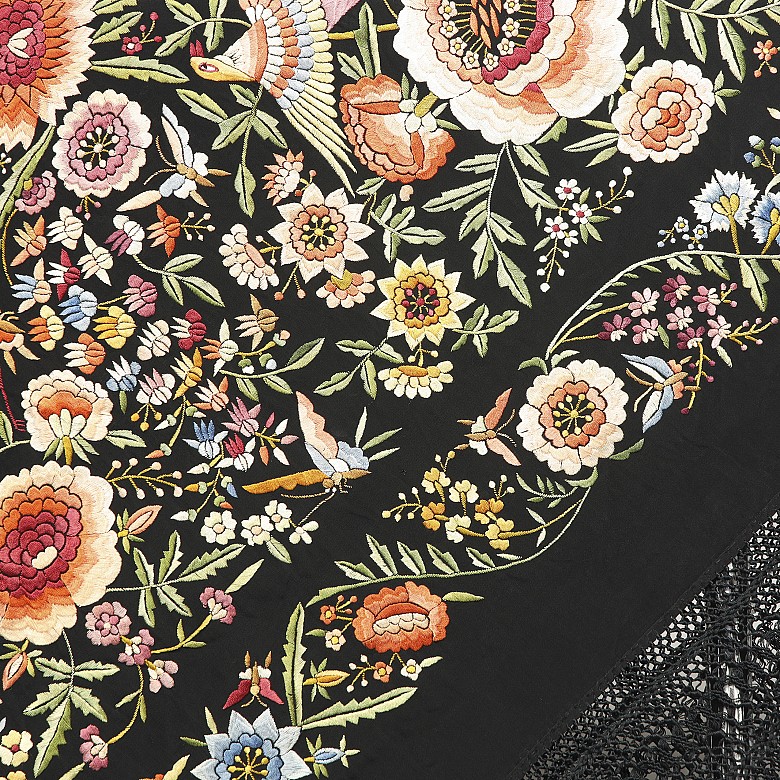 Large manila shawl ‘Birds and flowers’, 20th century