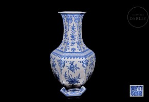 Hexagonal ‘Sanduo’ blue and white glazed vase, with Qianlong seal