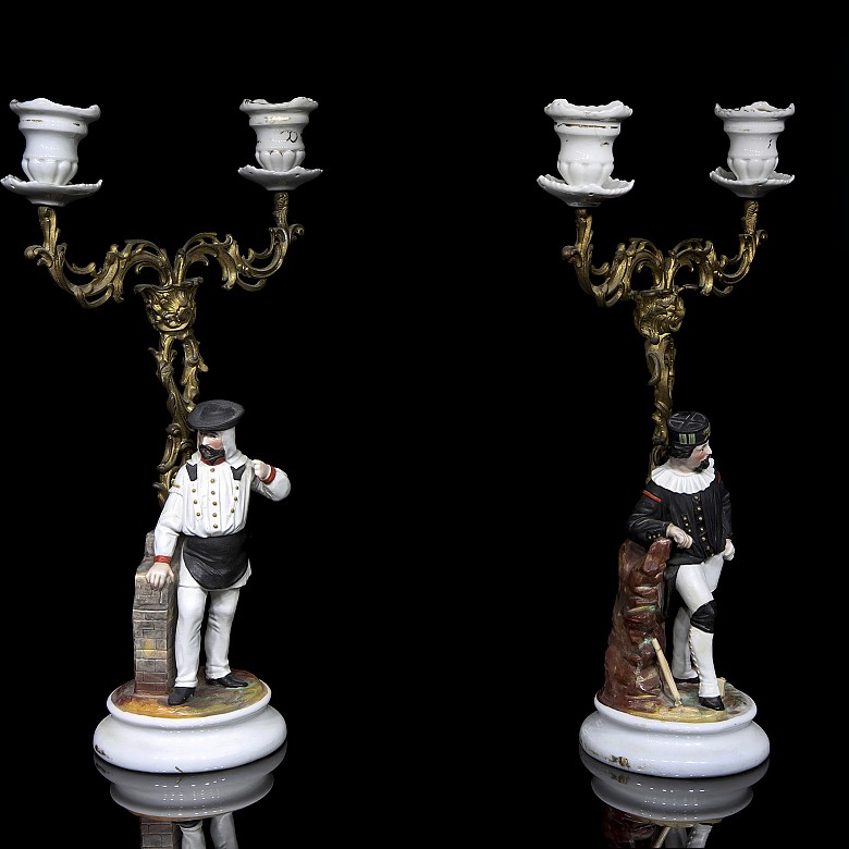 Pareja de candelabros de porcelana alemana, S.XX