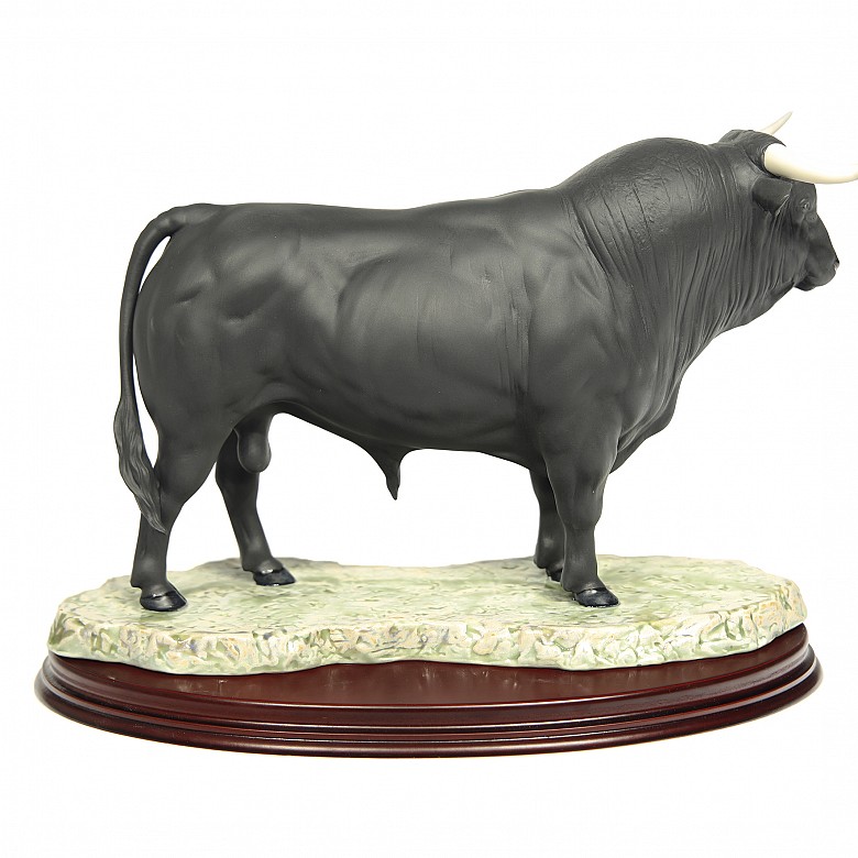 Lladró 'Brave Bull Figure' - 2