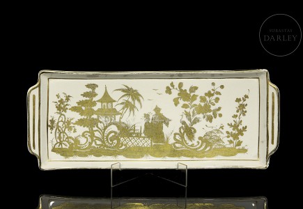 Bandeja de porcelana con decoraciones orientalista, s.XX