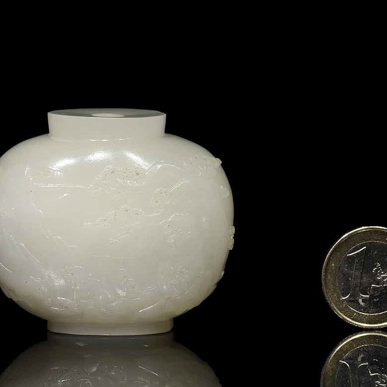 White jade snuff bottle, Qing dynasty