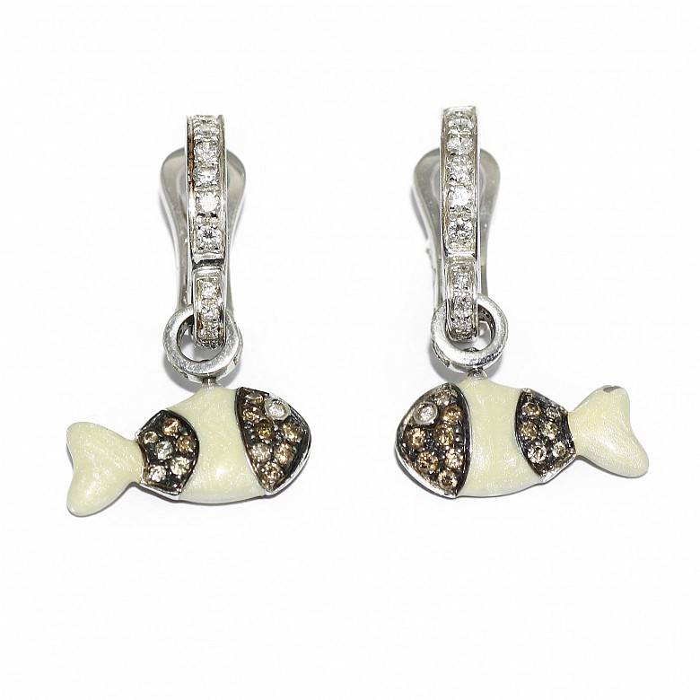 Earrings in 18k white gold with diamonds and enamels