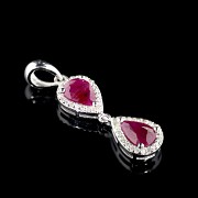 Pendant in 18 kt white gold with rubies and diamonds