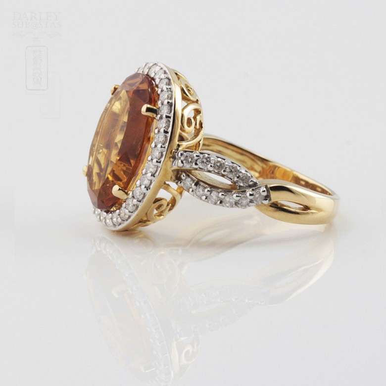 18k yellow gold ring with citrine and diamonds.