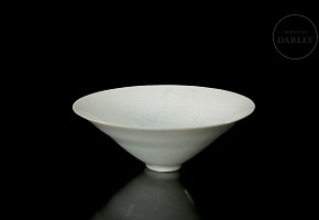 Celadon glazed ceramic bowl ‘Lotuses’, Song style