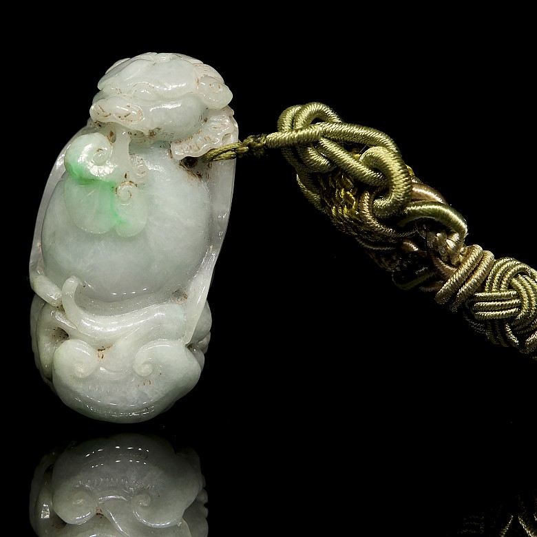 Natural jadeite pendant 