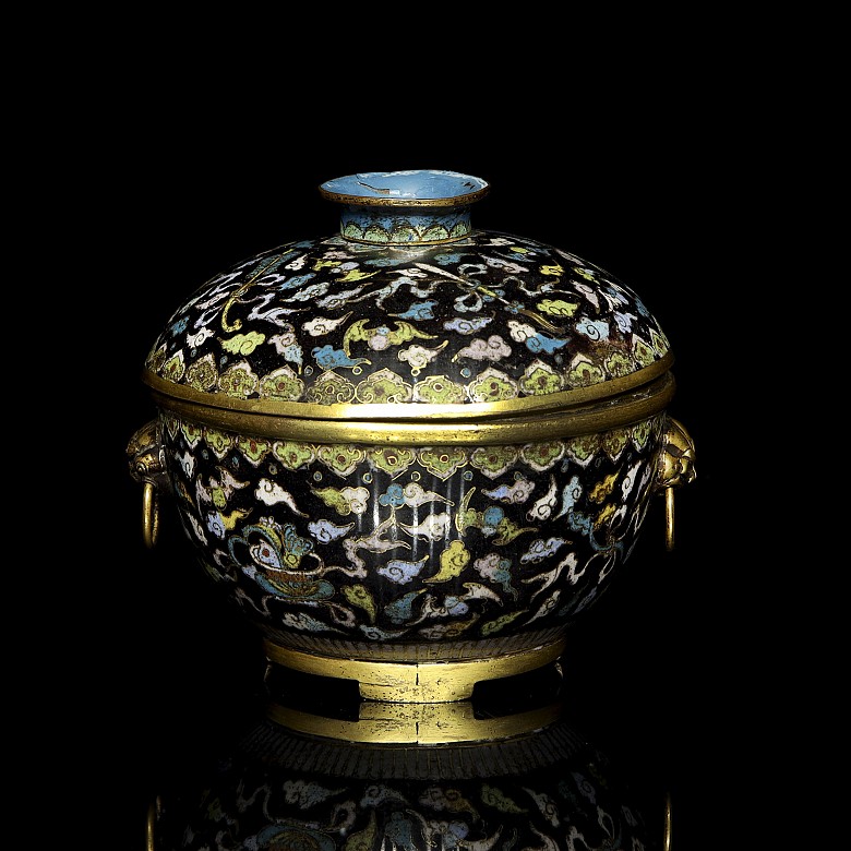 Cloisonné ‘Treasures’ lidded vessel, Qing dynasty