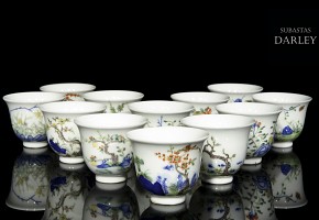 Complete set of twelve cups with flowers, 20th century