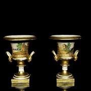 Pair of Medici-style vases, 19th century