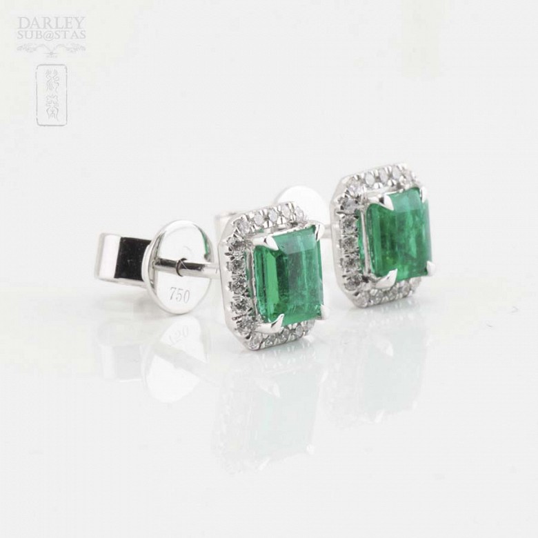 Earrings in 18k gold, brilliant and Colombian emerald