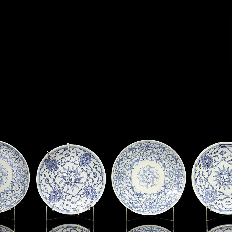 Set of porcelain dish with flowers, 19th-20th century