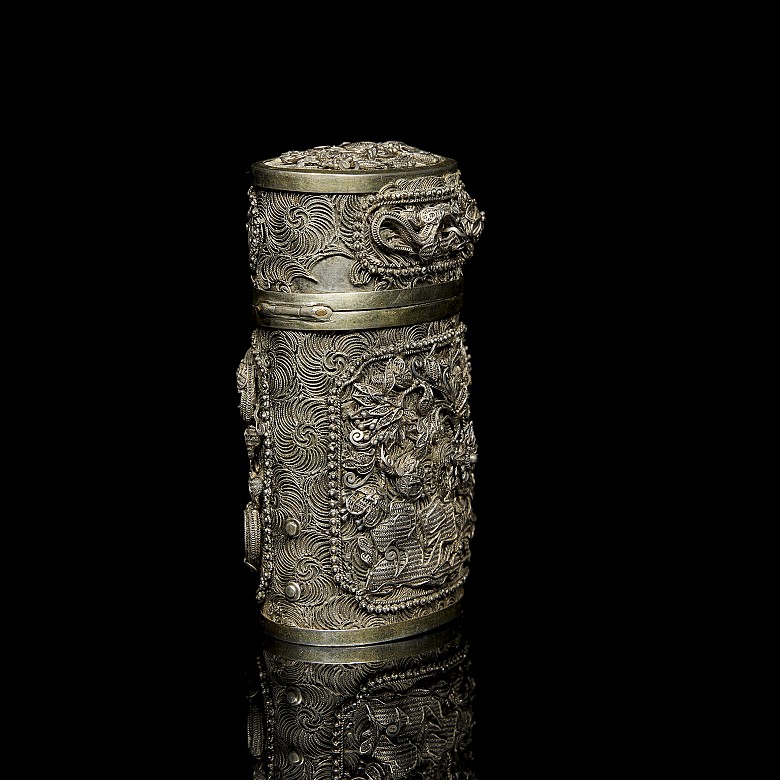 Small silver box ‘Lotuses’, 19th century