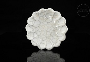 Small lobed dish with a white glaze, Qing dynasty