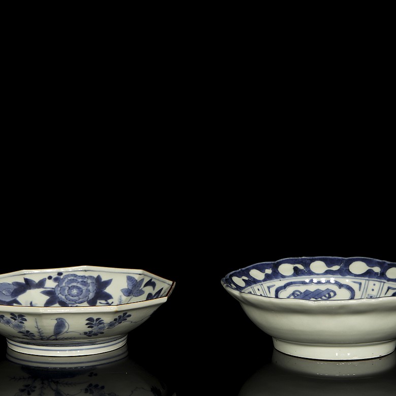 Two blue and white Chinese porcelain dishes, Qing dynasty