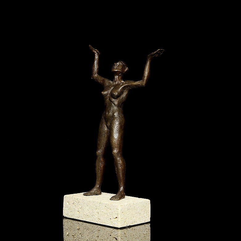 Sculpture ‘Female figure gazing at the sky’, 20th century - 4