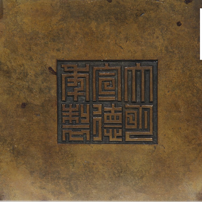 Bronze censer, with Xuande stamp.