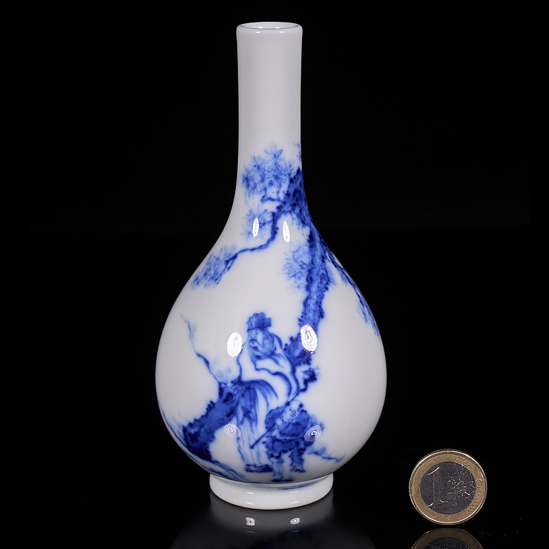 Small blue and white ‘Dan Ping’ vase, Minguo