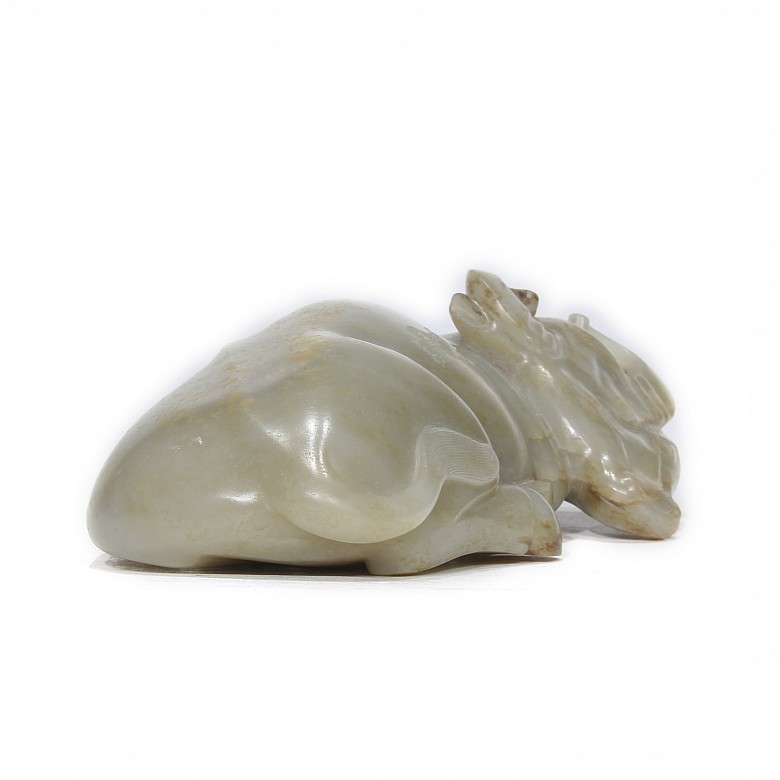 Carved jade bull, Qing dynasty.