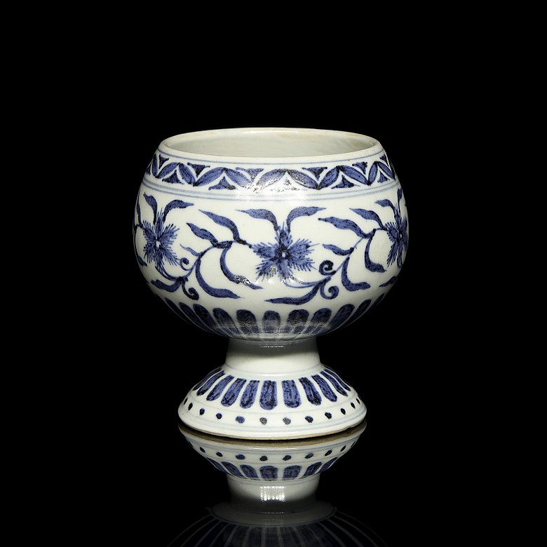 Copa de cerámica vidriada azul y blanco, con marca Xuande