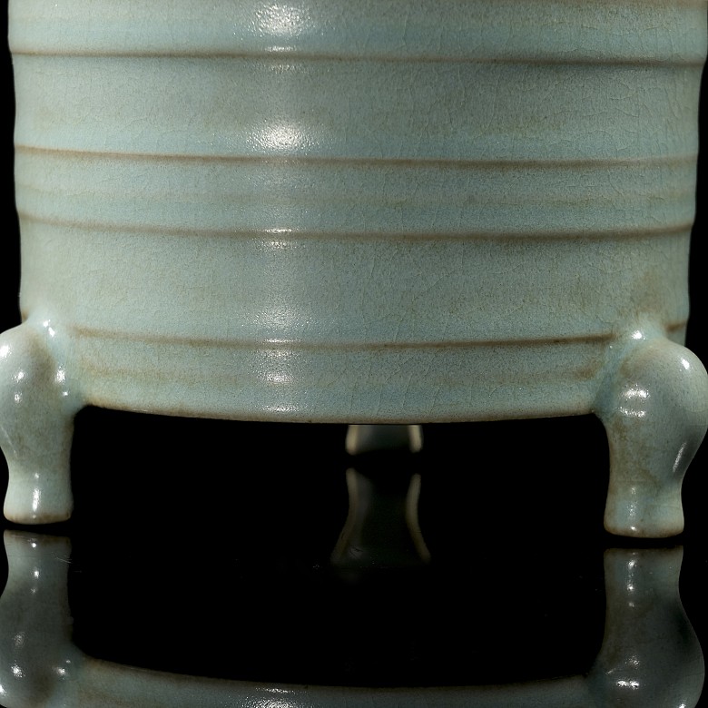 Longquan celadon ware censer, Song style