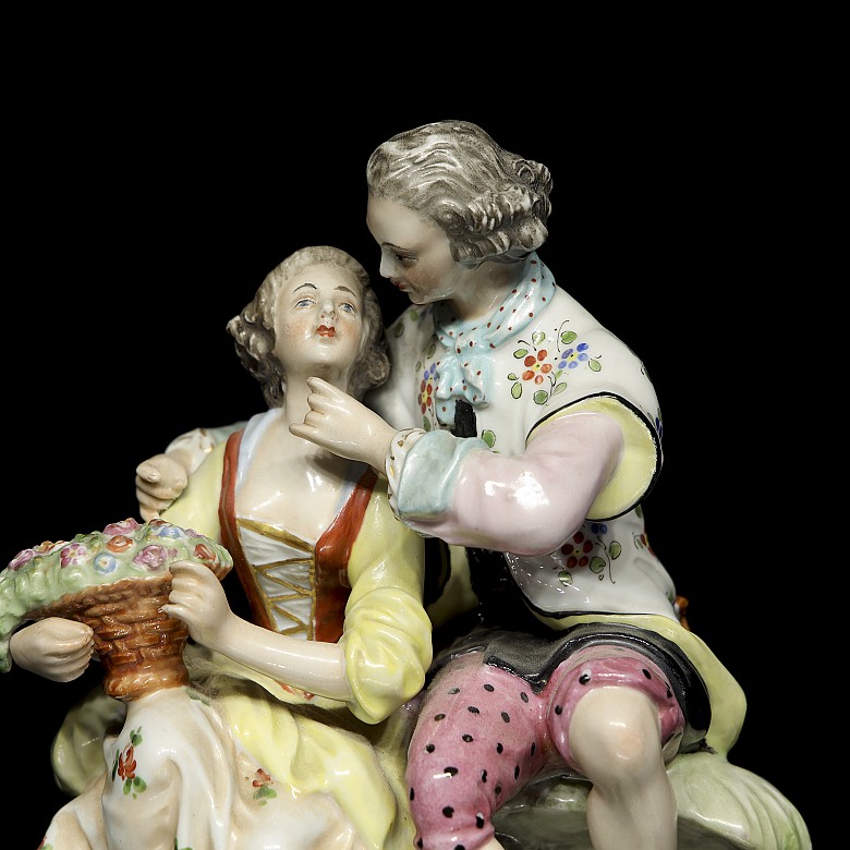 Two enamelled porcelain figurines ‘Lovers and Child’, 20th century - 5