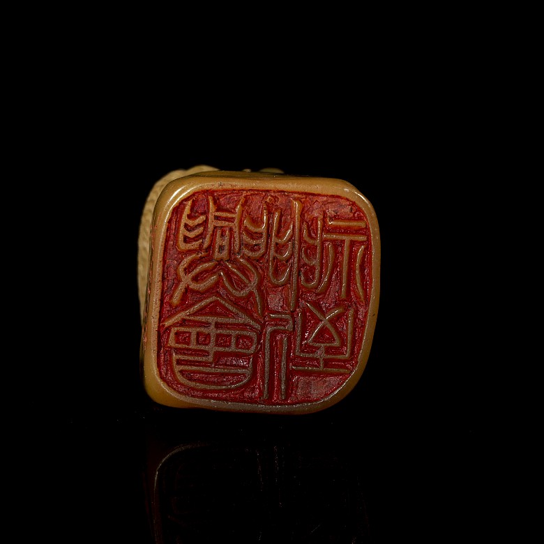 Shoushang stone seal ‘Elder and fish’, 20th century