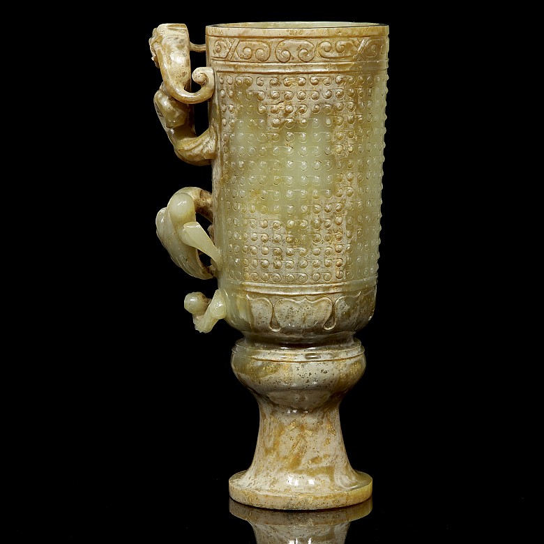 Carved jade cup with foot “Dragon”, Western Han dynasty