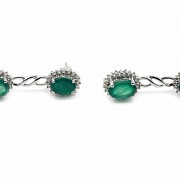 Pair of earrings in 18k white gold, diamonds and emeralds.