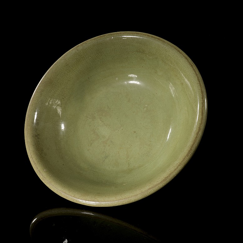 Large celadon-glazed ceramic bowl, Qing dynasty