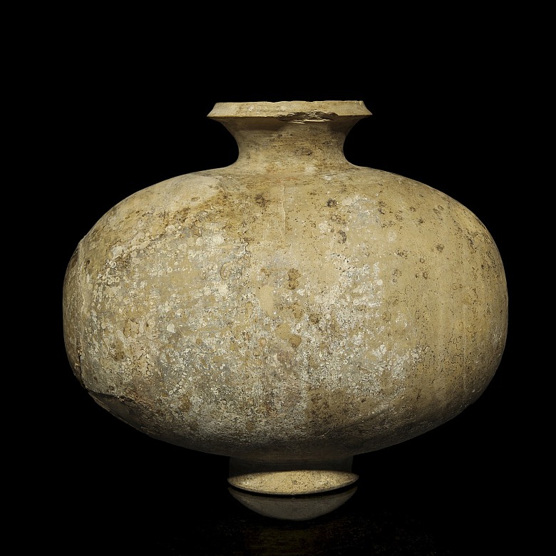 Ceramic “Cocoon” jar, Han style