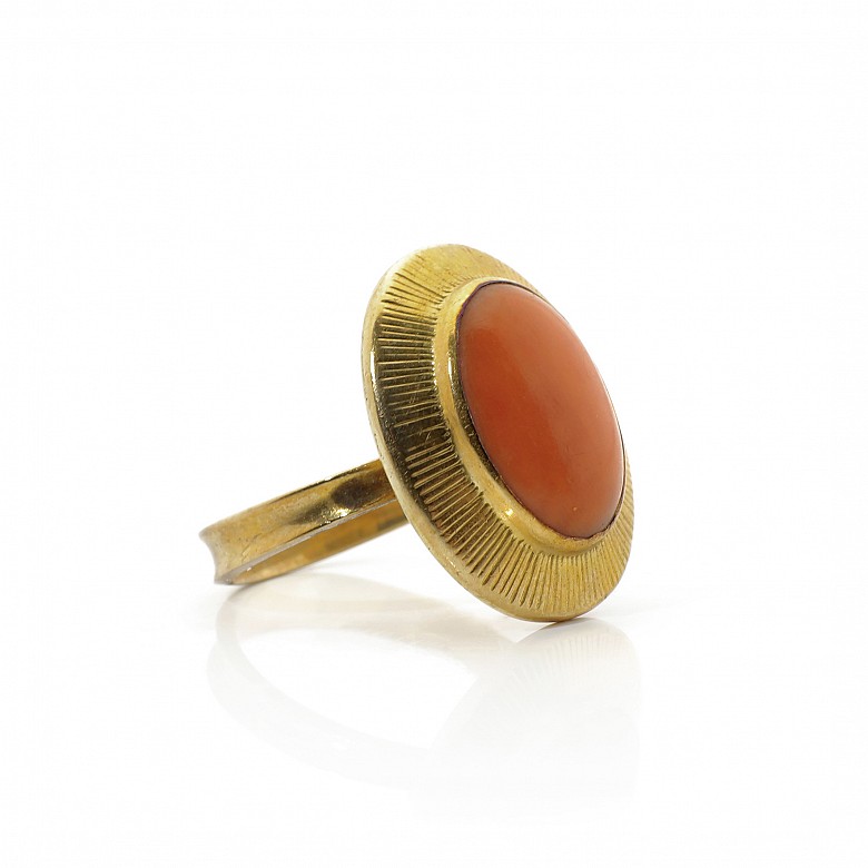 18k Yellow gold and coral ring