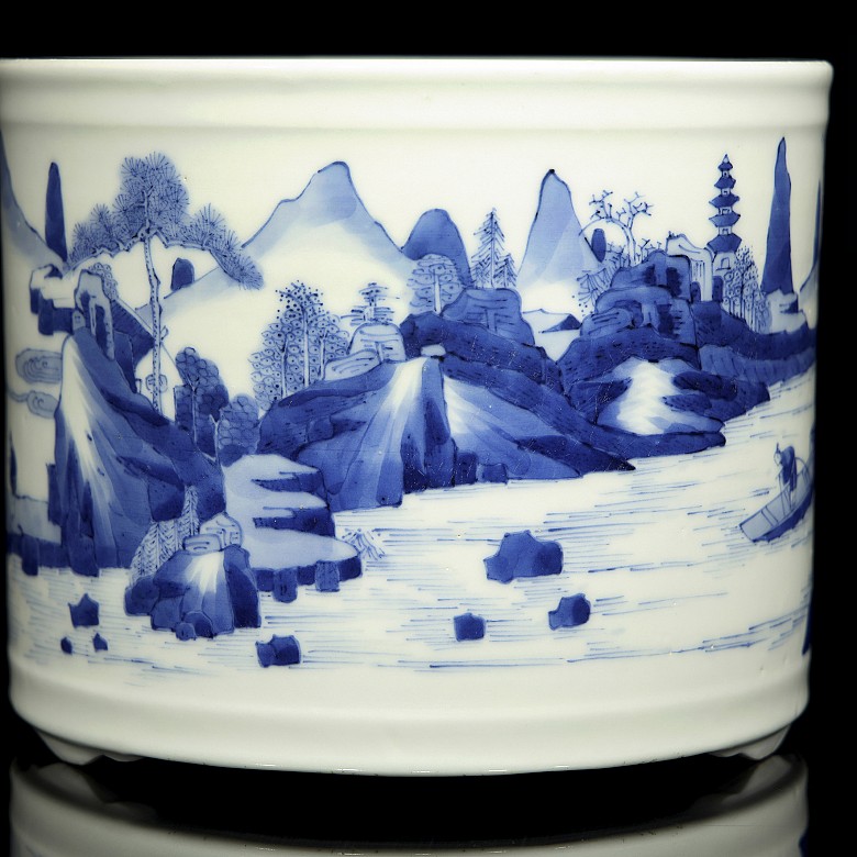 Brush container, blue and white, Qing dynasty