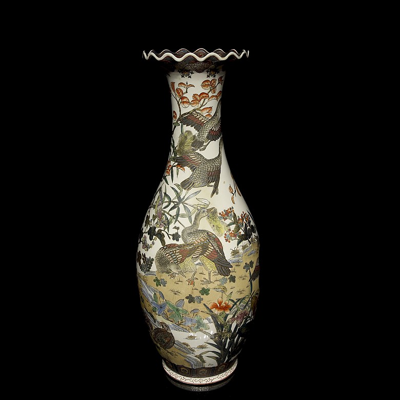 Porcelain vase ‘Birds in the Garden’, 20th century