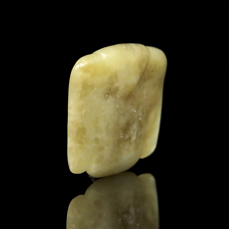 Carved jade pendant, Hongshan culture style