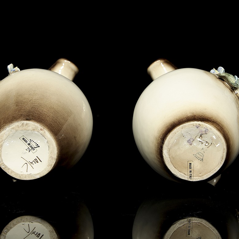 Capodimonte porcelain ‘Pair of jugs’, 20th century