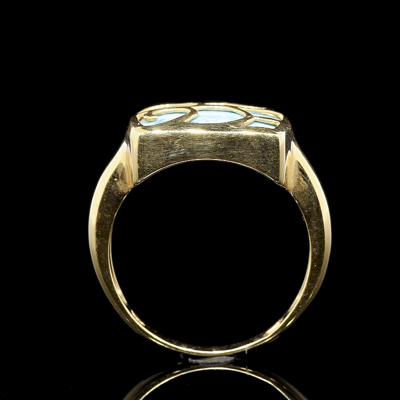 Yellow gold ring with turquoise