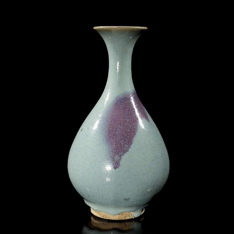 Junyao-glazed ceramic ‘Yuhuchunping’ vase, Yuan dynasty