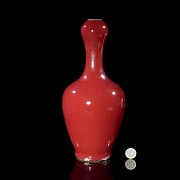 Red-glazed porcelain vase, Qing dynasty