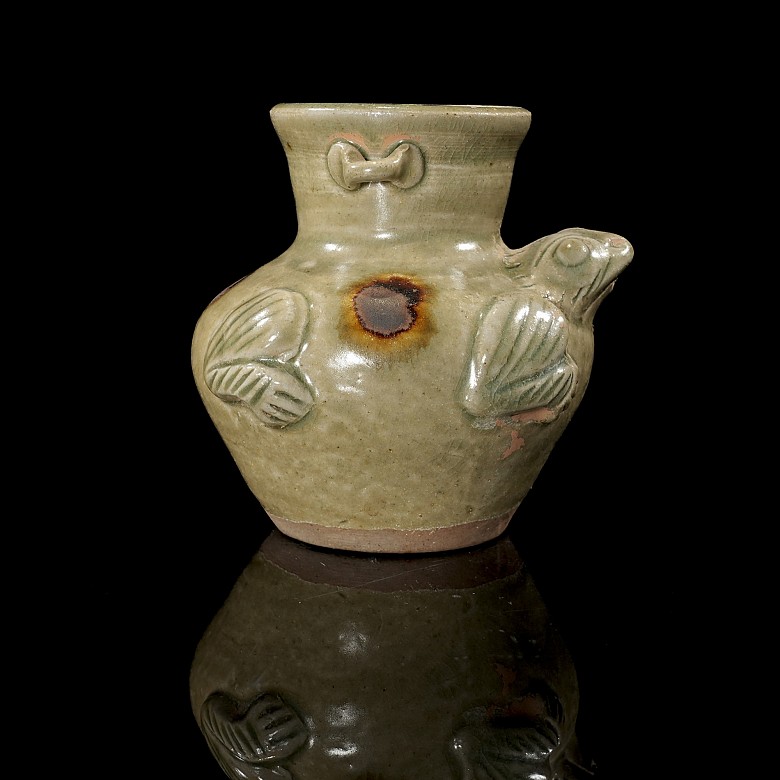 Glazed ceramic ‘Frog’ jug, Jin style