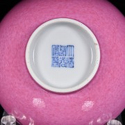 Pink glazed porcelain bowl, Qing dynasty, with Daoguang seal