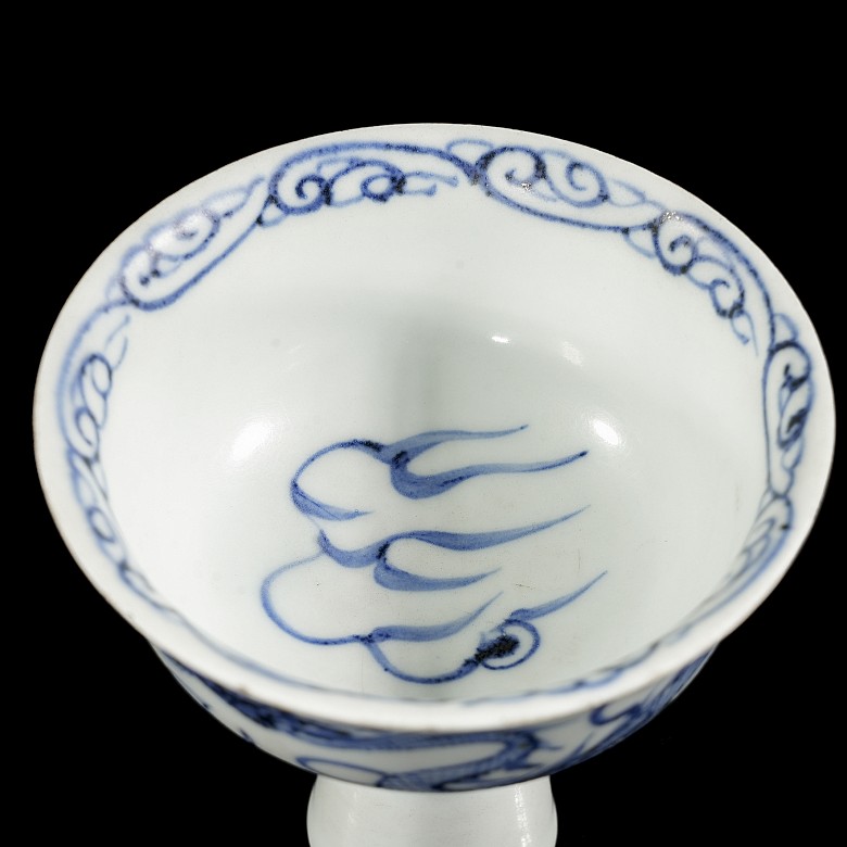 Small ‘Dragons’ footed bowl, Yuan Dynasty