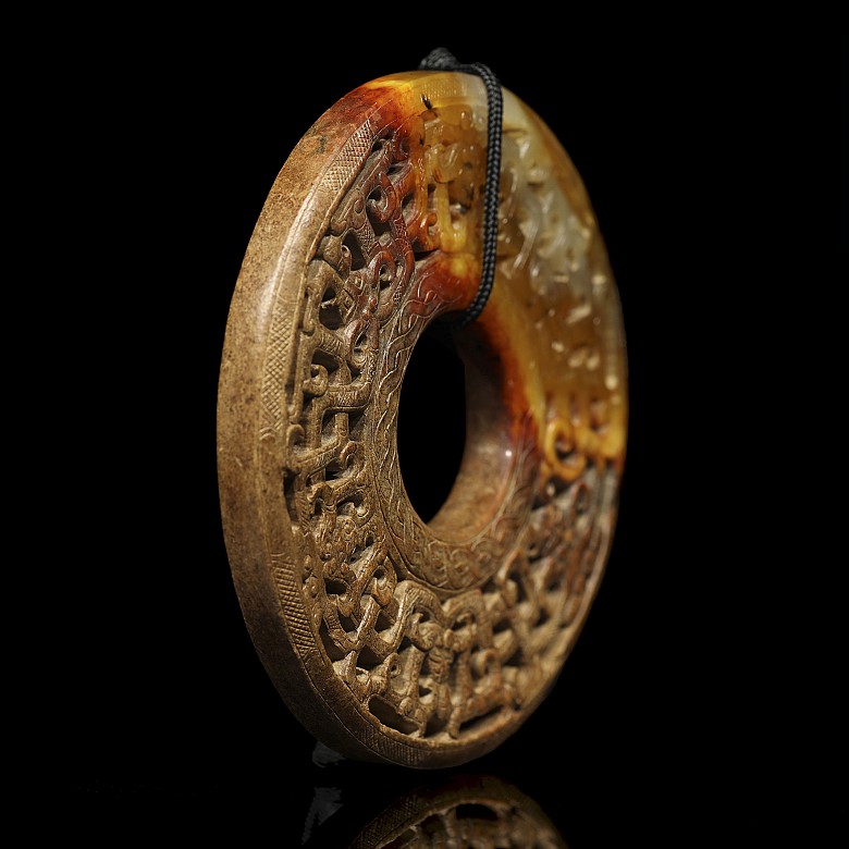 Carved jade disc, Eastern Han dynasty