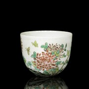 Tea bowl with chrysanthemums, 20th century